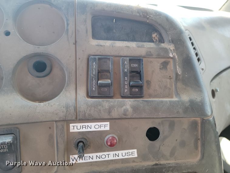 image for item KU9014 2002 Sterling AT9500  semi truck