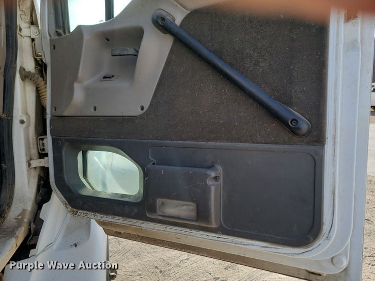 image for item KU9014 2002 Sterling AT9500  semi truck