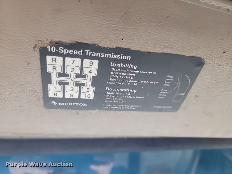 image for item KU9014 2002 Sterling AT9500  semi truck