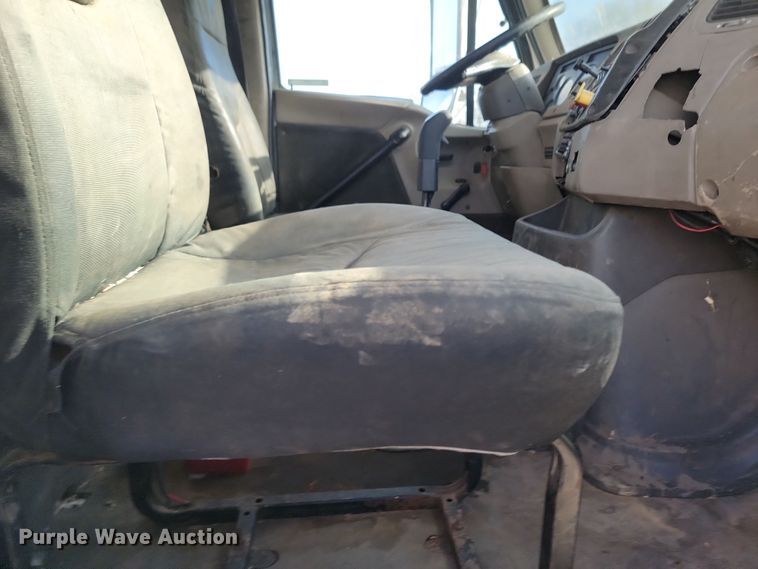 image for item KU9014 2002 Sterling AT9500  semi truck