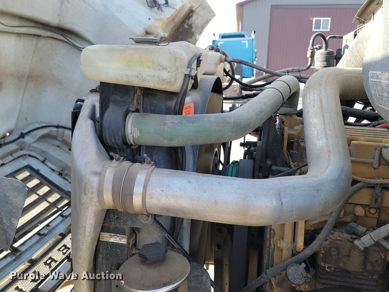 image for item KU9014 2002 Sterling AT9500  semi truck