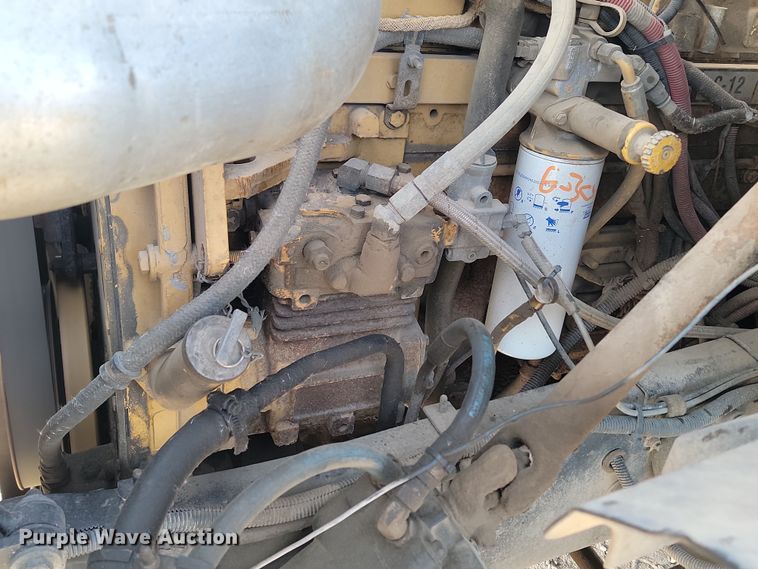 image for item KU9014 2002 Sterling AT9500  semi truck