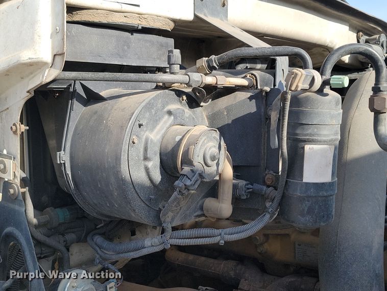 image for item KU9014 2002 Sterling AT9500  semi truck