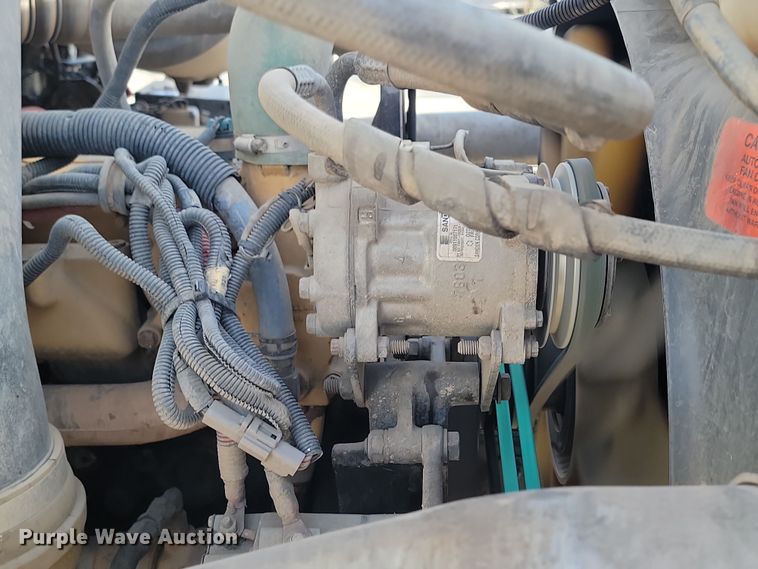 image for item KU9014 2002 Sterling AT9500  semi truck