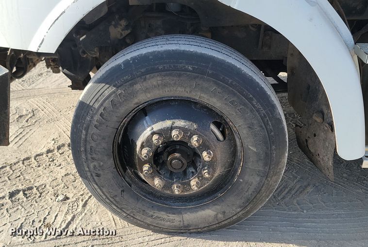 image for item KU9014 2002 Sterling AT9500  semi truck