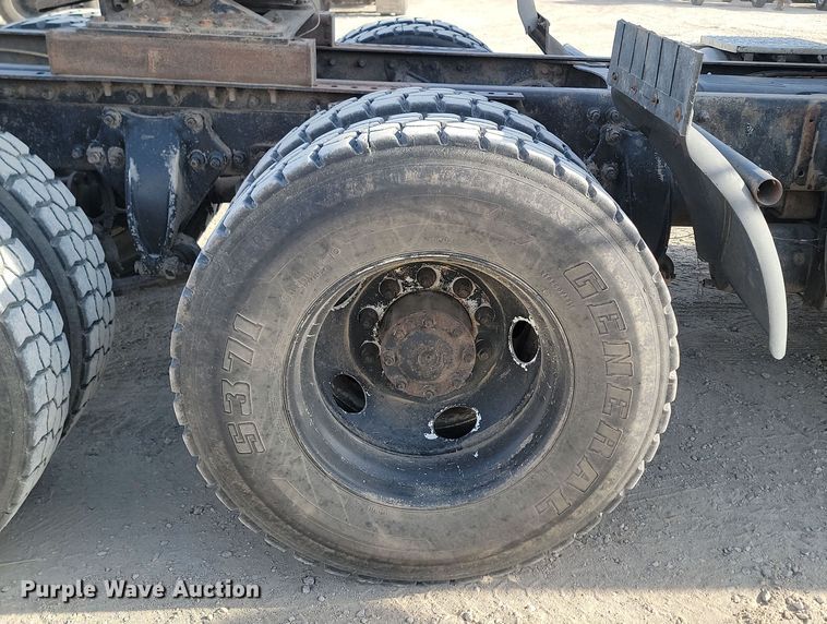 image for item KU9014 2002 Sterling AT9500  semi truck