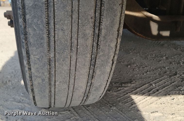 image for item KU9014 2002 Sterling AT9500  semi truck