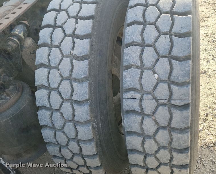 image for item KU9014 2002 Sterling AT9500  semi truck