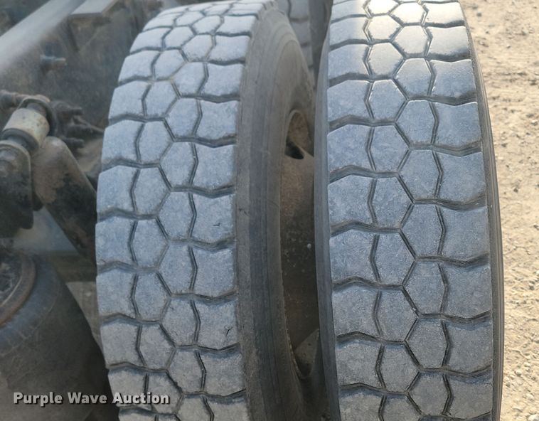 image for item KU9014 2002 Sterling AT9500  semi truck