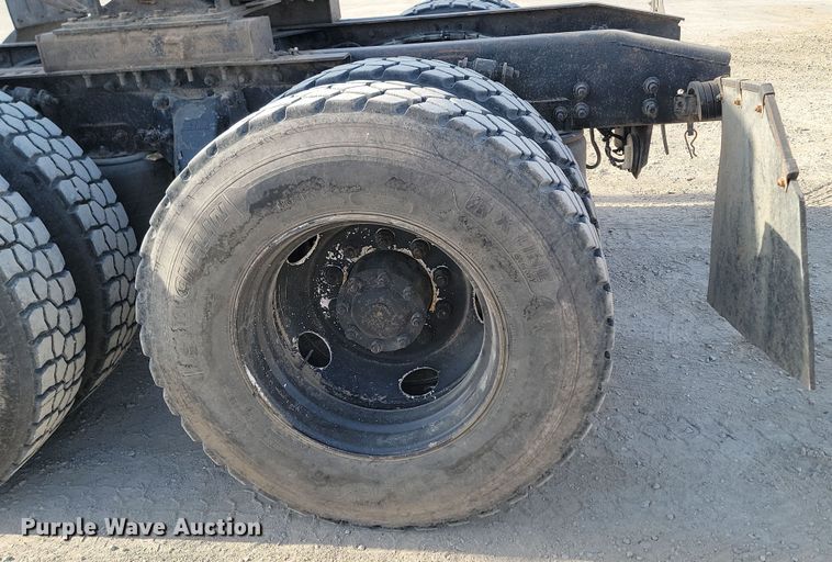 image for item KU9014 2002 Sterling AT9500  semi truck