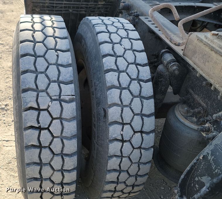 image for item KU9014 2002 Sterling AT9500  semi truck