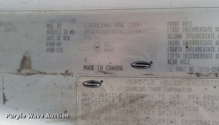 image for item KU9014 2002 Sterling AT9500  semi truck