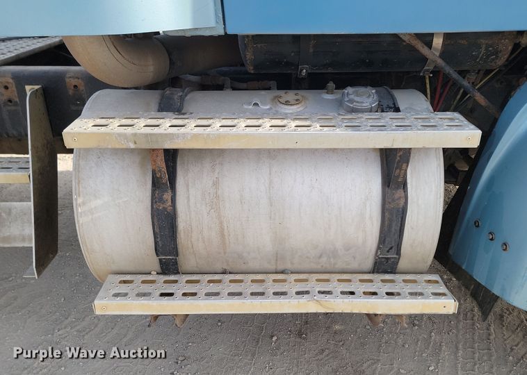 image for item KU9015 2000 Sterling AT9513  semi truck