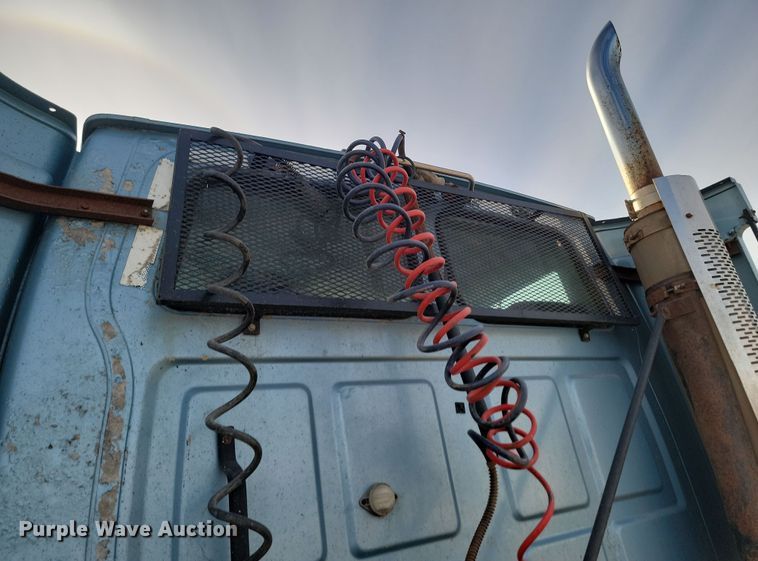 image for item KU9015 2000 Sterling AT9513  semi truck