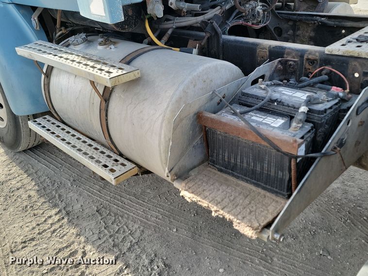 image for item KU9015 2000 Sterling AT9513  semi truck