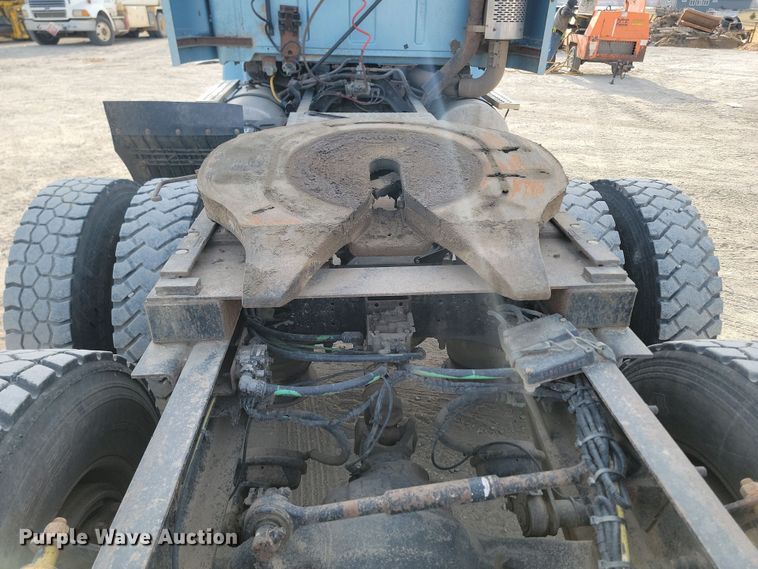 image for item KU9015 2000 Sterling AT9513  semi truck