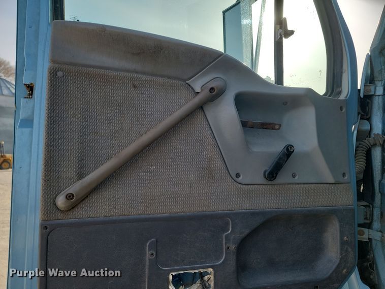 image for item KU9015 2000 Sterling AT9513  semi truck