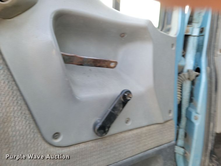 image for item KU9015 2000 Sterling AT9513  semi truck