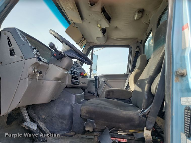 image for item KU9015 2000 Sterling AT9513  semi truck