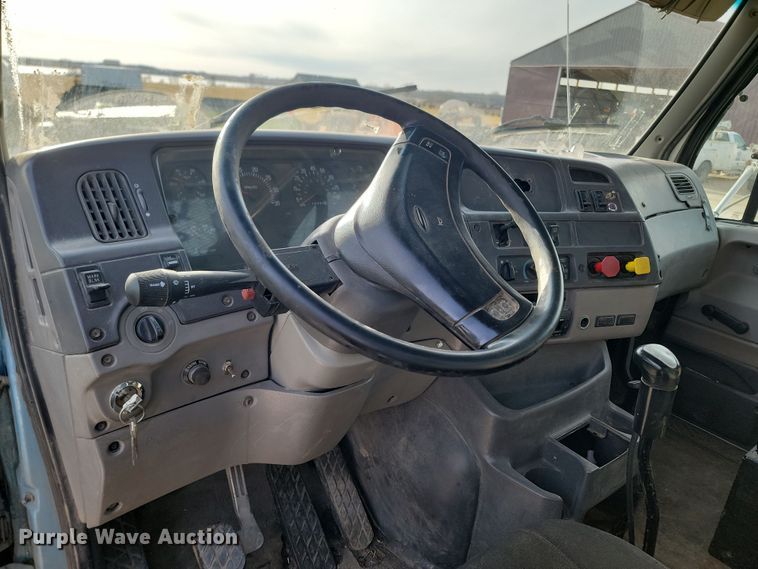 image for item KU9015 2000 Sterling AT9513  semi truck