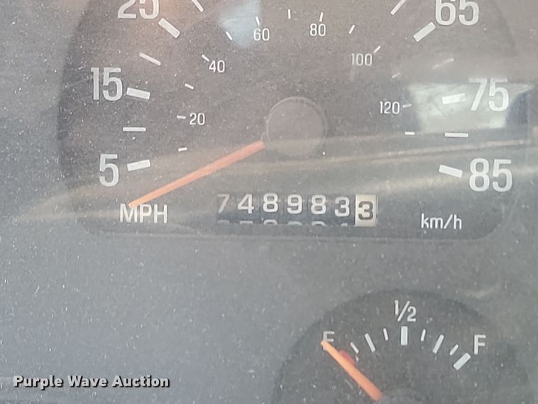 image for item KU9015 2000 Sterling AT9513  semi truck