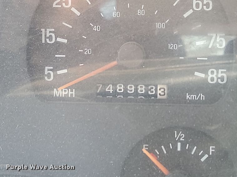 image for item KU9015 2000 Sterling AT9513  semi truck