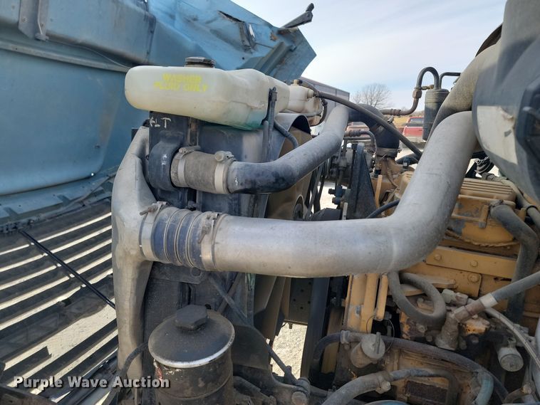 image for item KU9015 2000 Sterling AT9513  semi truck