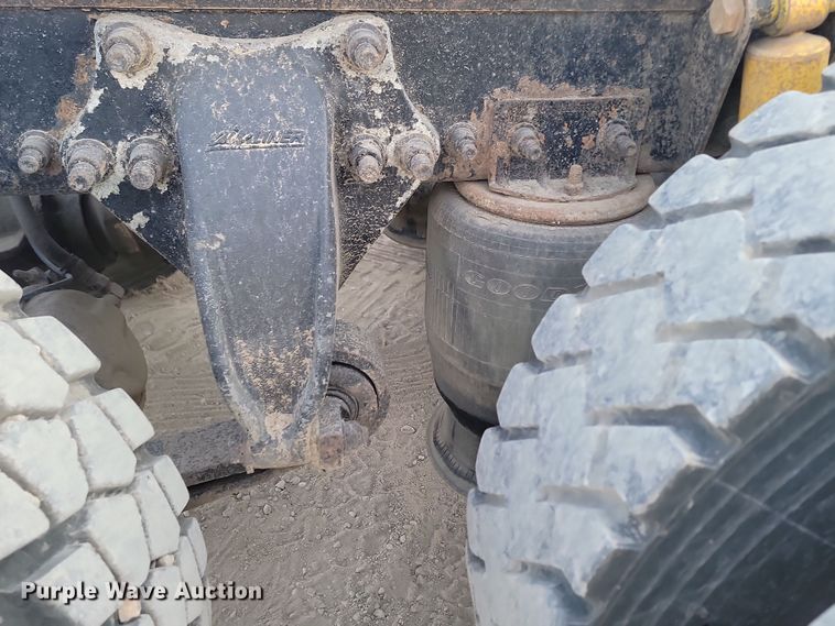 image for item KU9015 2000 Sterling AT9513  semi truck