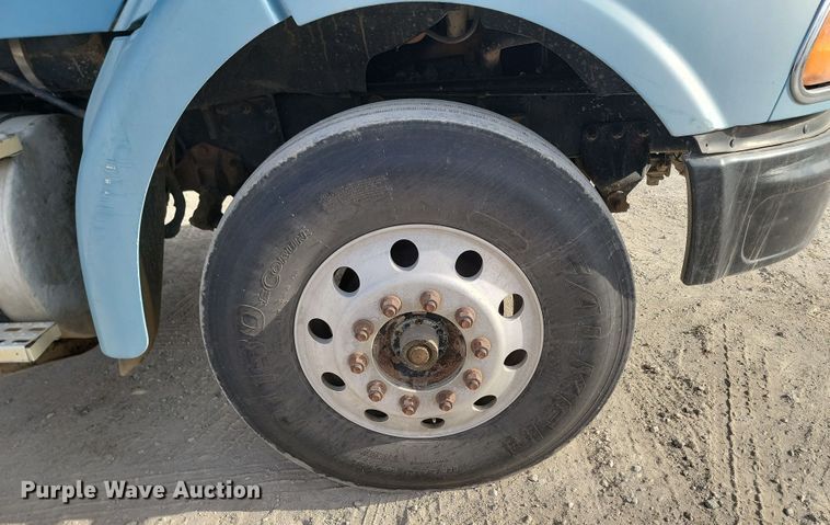 image for item KU9015 2000 Sterling AT9513  semi truck