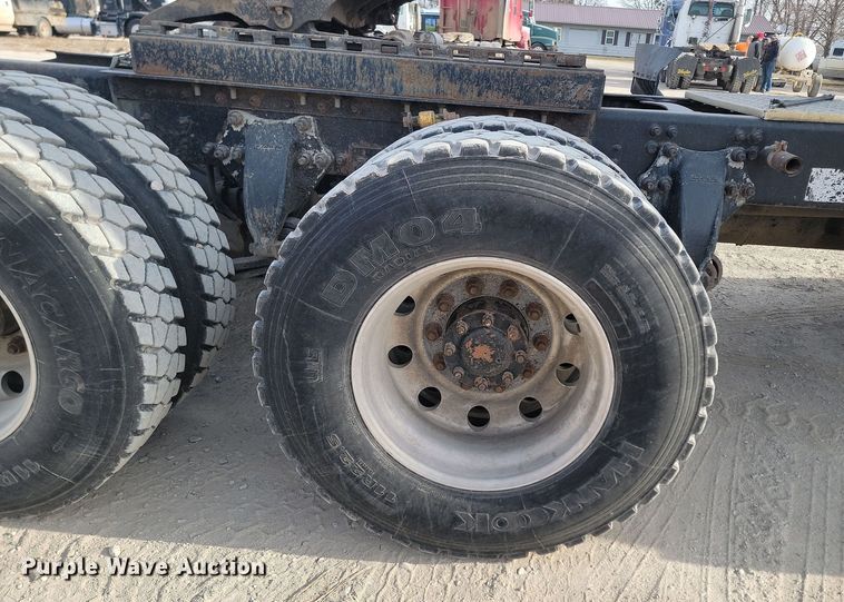 image for item KU9015 2000 Sterling AT9513  semi truck