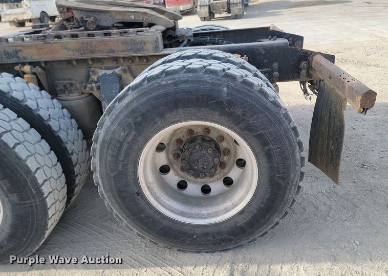 image for item KU9015 2000 Sterling AT9513  semi truck