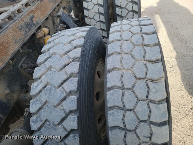 image for item KU9015 2000 Sterling AT9513  semi truck