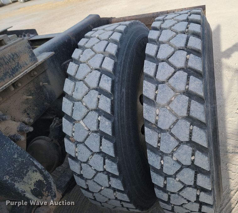 image for item KU9015 2000 Sterling AT9513  semi truck