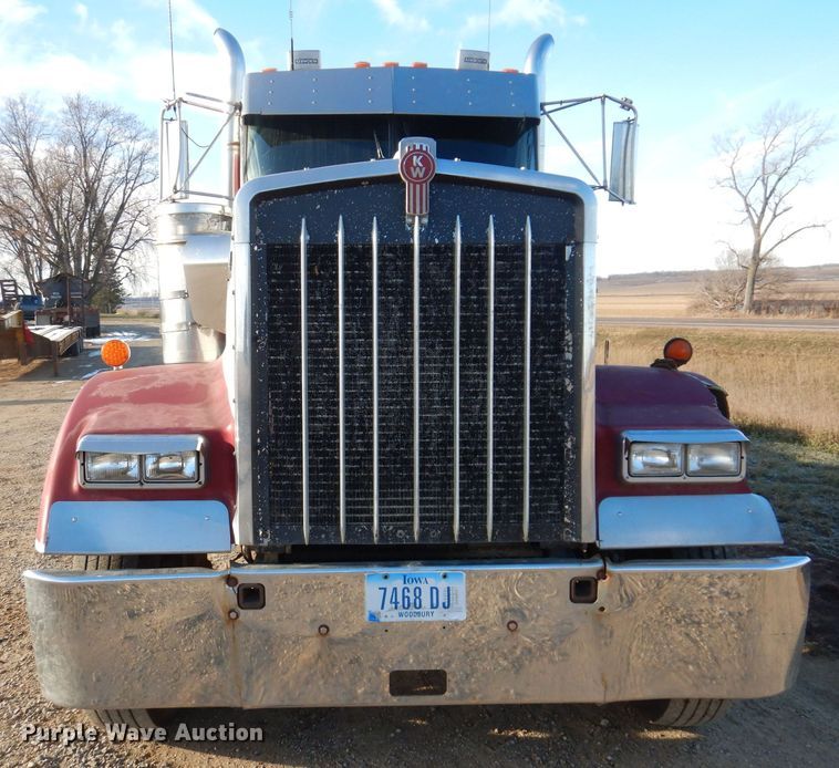 image for item LC9387 1996 Kenworth W900 semi truck