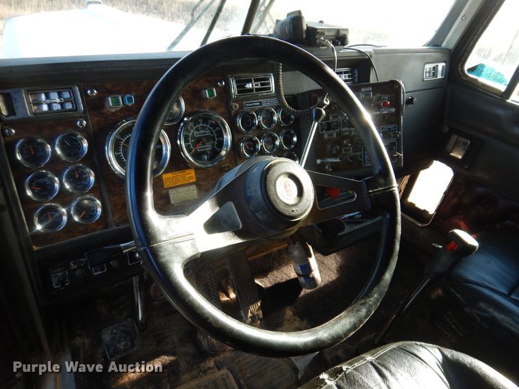 image for item LC9387 1996 Kenworth W900 semi truck