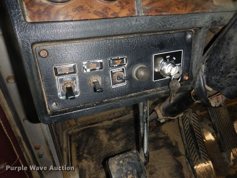 image for item LC9387 1996 Kenworth W900 semi truck