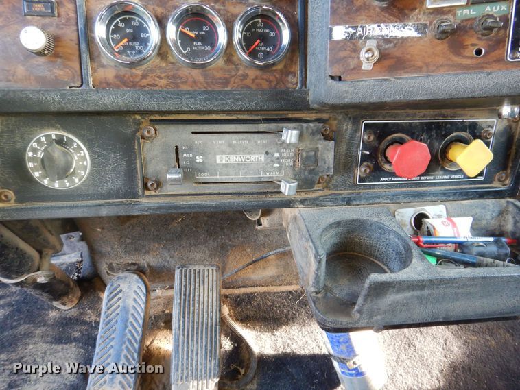 image for item LC9387 1996 Kenworth W900 semi truck