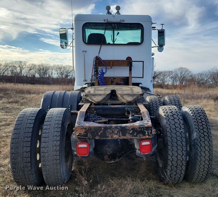 image for item LC9456 1996 Peterbilt 378  semi truck