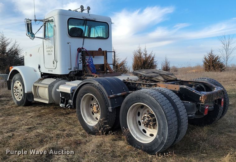 image for item LC9456 1996 Peterbilt 378  semi truck