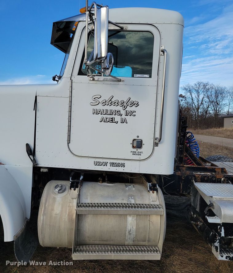 image for item LC9456 1996 Peterbilt 378  semi truck