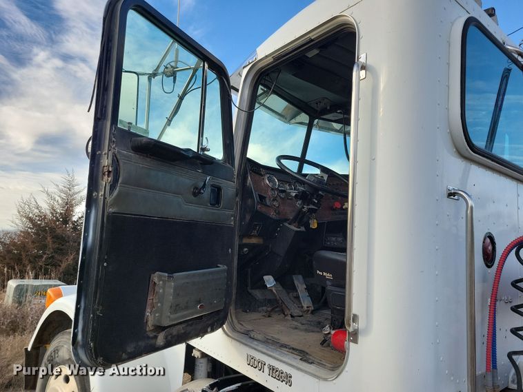 image for item LC9456 1996 Peterbilt 378  semi truck