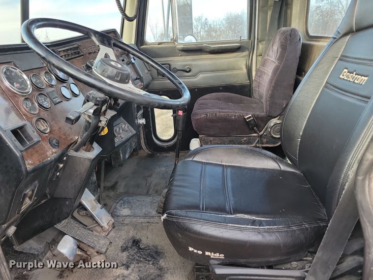 image for item LC9456 1996 Peterbilt 378  semi truck