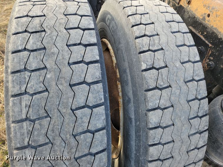 image for item LC9456 1996 Peterbilt 378  semi truck