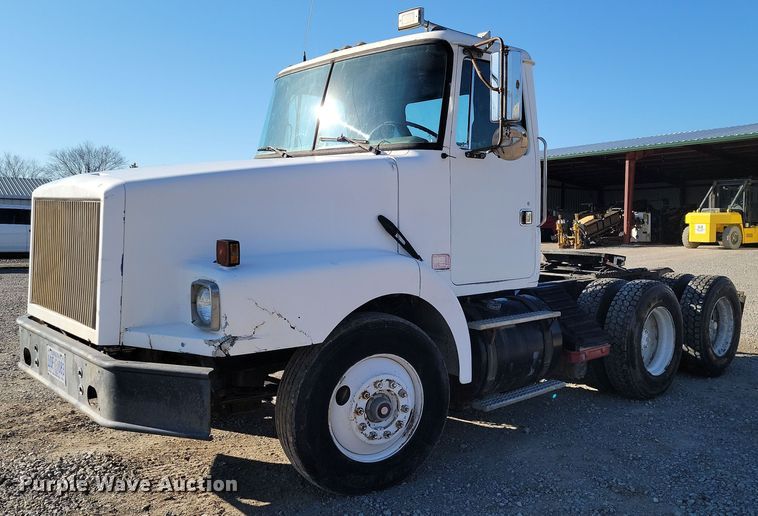 image for item LD9050 1993 WhiteGMC WGM  semi truck