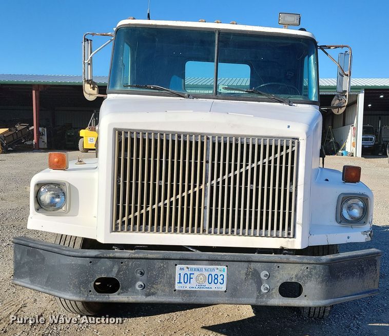 image for item LD9050 1993 WhiteGMC WGM  semi truck