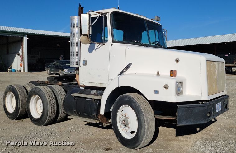 image for item LD9050 1993 WhiteGMC WGM  semi truck