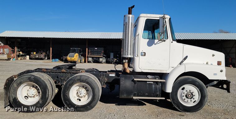 image for item LD9050 1993 WhiteGMC WGM  semi truck