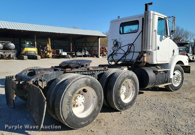 image for item LD9050 1993 WhiteGMC WGM  semi truck