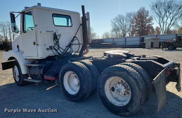 image for item LD9050 1993 WhiteGMC WGM  semi truck