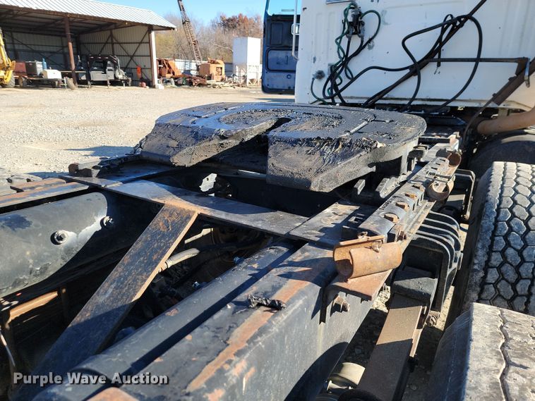 image for item LD9050 1993 WhiteGMC WGM  semi truck